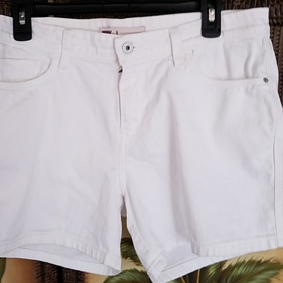 Levi white tag jean shorts - Picture 2 of 8